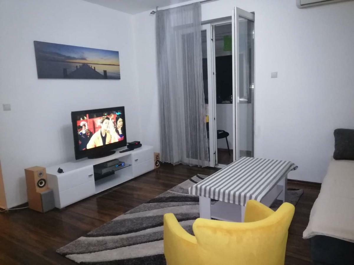 Yellow Apartment, Central Podgorica Eksteriør billede
